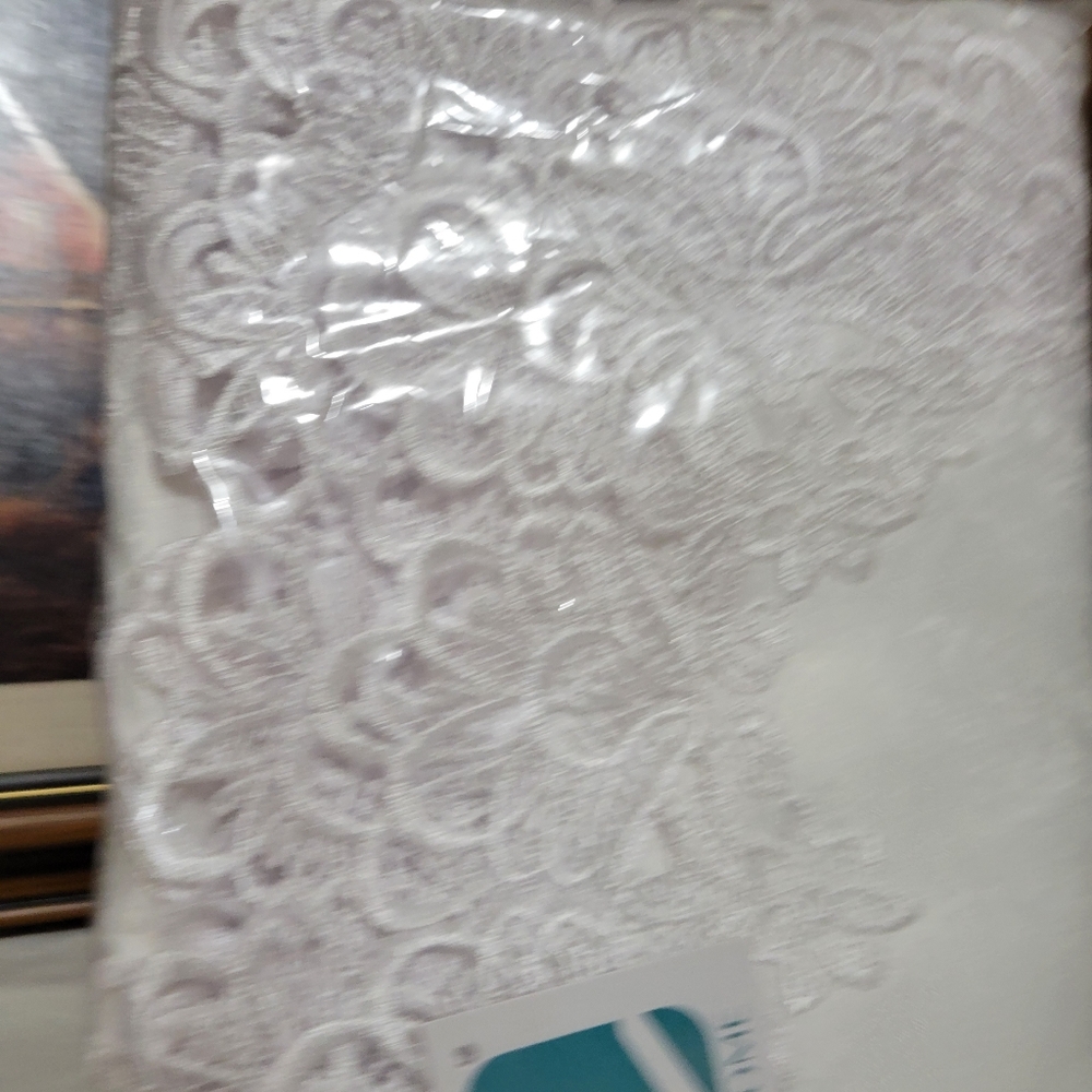 Table Cloth - Picture 2 of 4